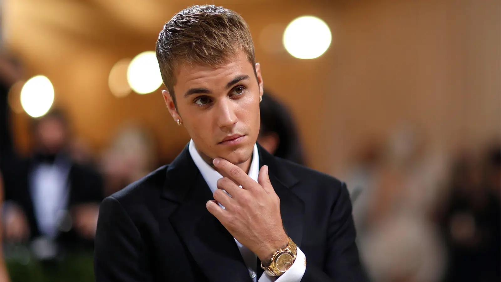 Despite being diagnosed with a rare neurological condition, Justin Bieber appears healthy.